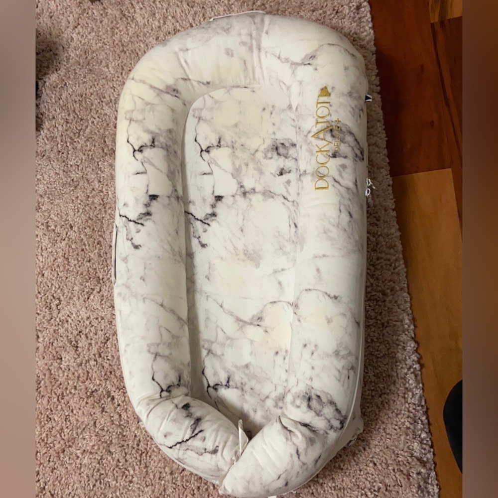 DockATot Deluxe Marble